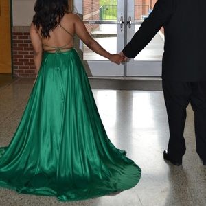 Green halter sherri hill
